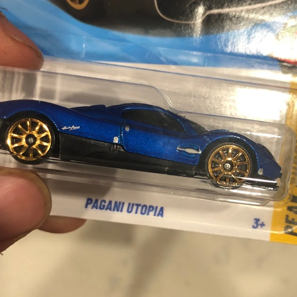 Mattel Hot Wheels Blue Pagani Utopia
